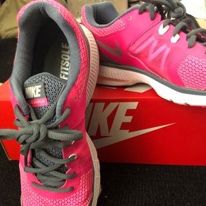 Nike Fitsole pink tennis shoes